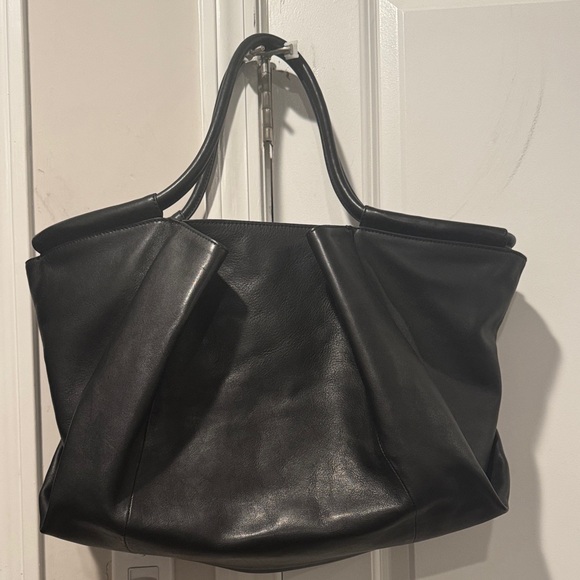 B-Low the Belt Ciana Black Leather Travel Tote - Picture 3 of 5